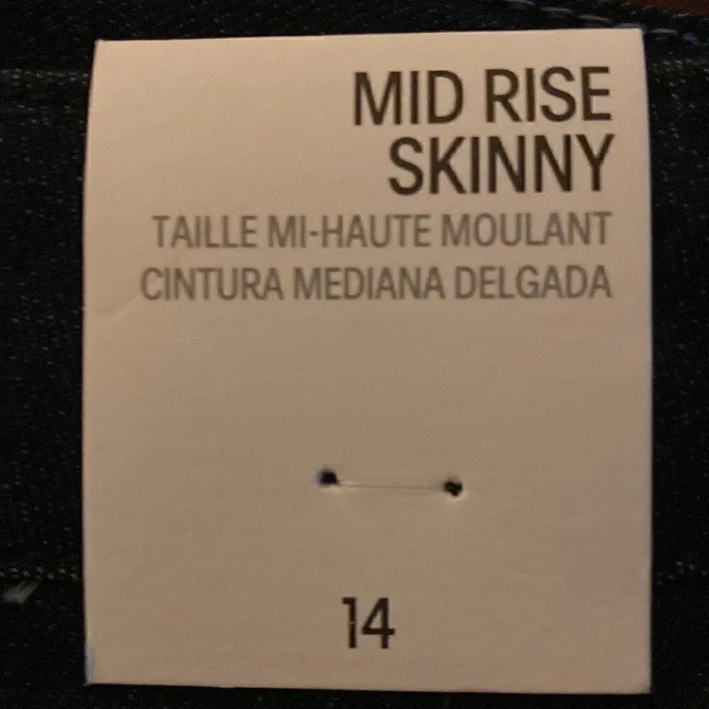 CALVIN KLEIN JEANS MID RISE SKINNY SHORTS